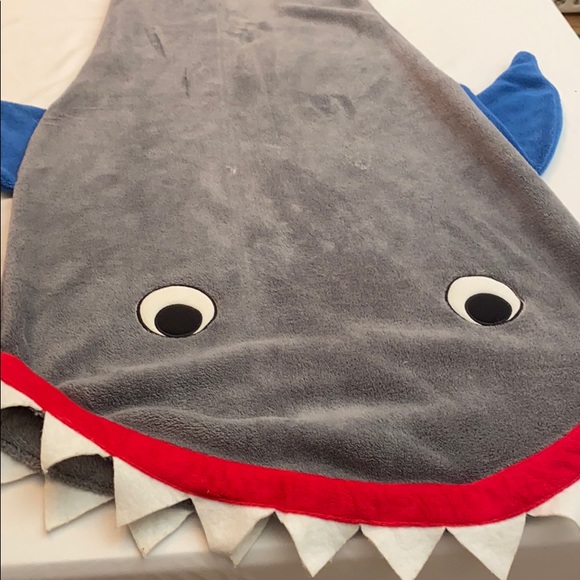 Blankie Tails Shark Blanket Kids Novelty Comfy Lounge Blanket Bag - Picture 6 of 13